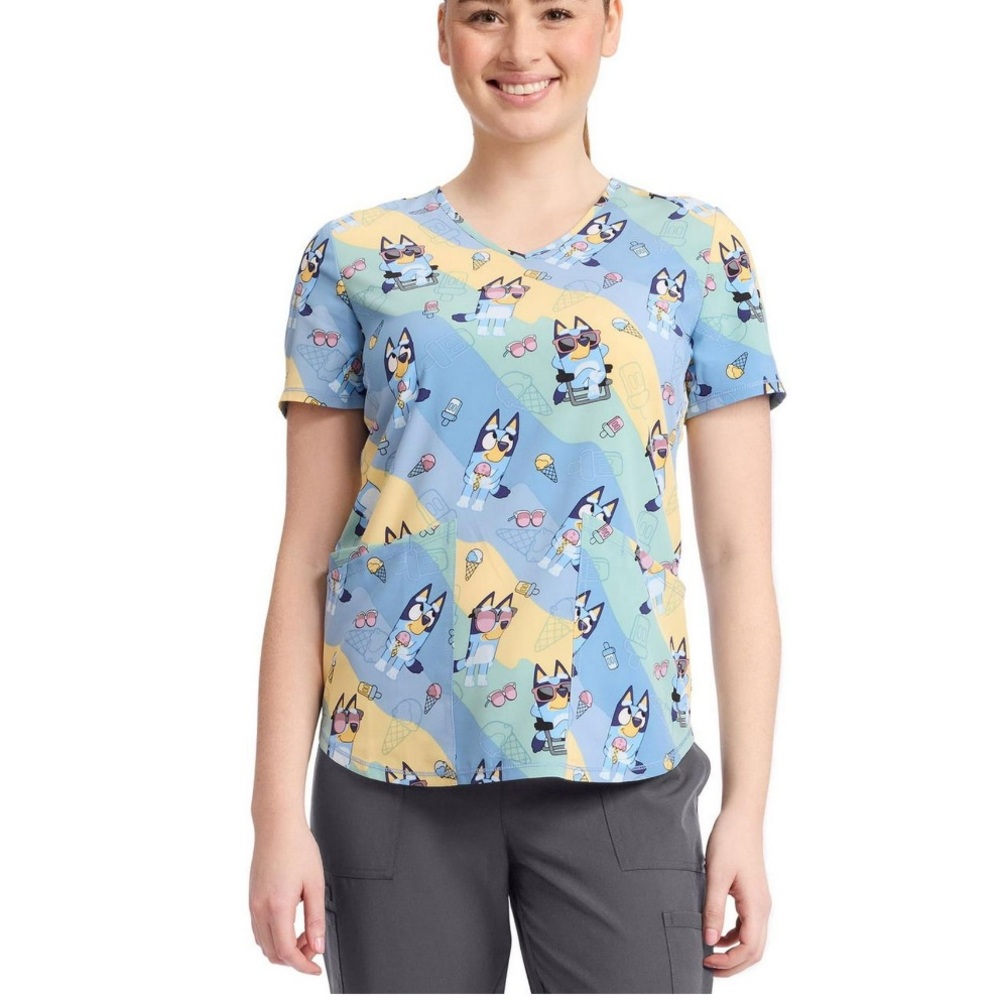NWT Small Bluey Scrubstar Women's Summer Vacay V-Neck Print Scrub Top